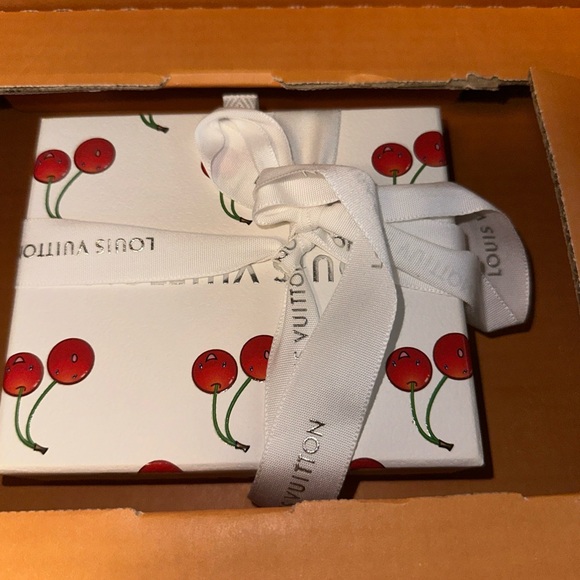 Louis Vuitton Takashi Murakami Cherry Mirror with Charm - Picture 4 of 7